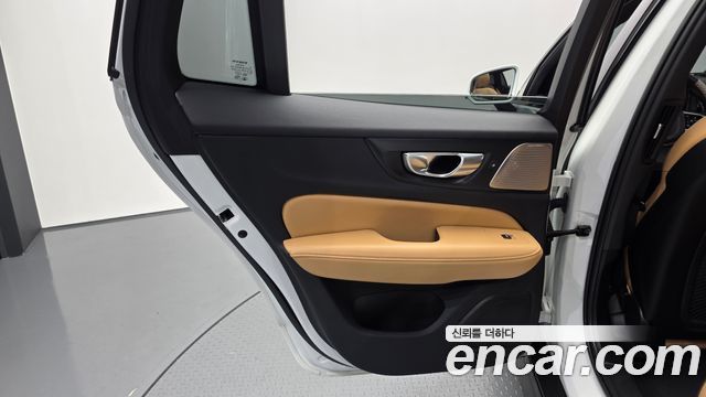 Volvo V60 Cross Country (II) B5 Ultimate AWD 2023 — фото 25