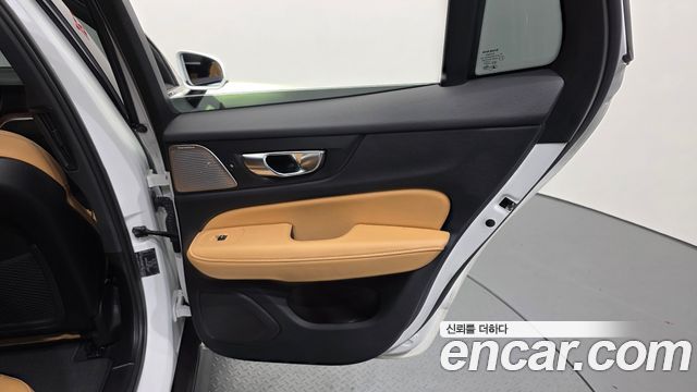 Volvo V60 Cross Country (II) B5 Ultimate AWD 2023 — фото 29
