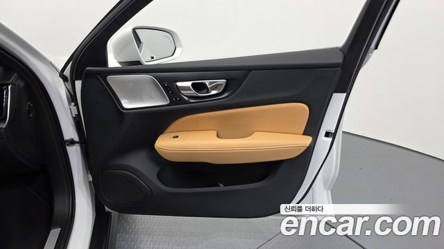 Volvo V60 Cross Country (II) B5 Ultimate AWD 2023 — фото 31