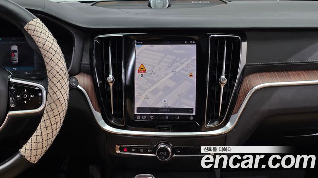 Volvo V60 Cross Country (II) B5 Ultimate AWD 2023 — фото 32