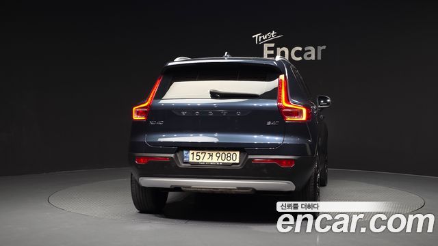 Volvo XC40 B4 Inscription 2021 — фото 4