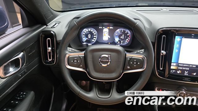 Volvo XC40 B4 Inscription 2021 — фото 13