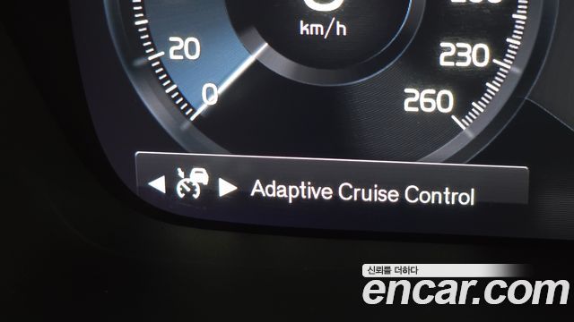 Volvo XC40 B4 Inscription 2021 — фото 17