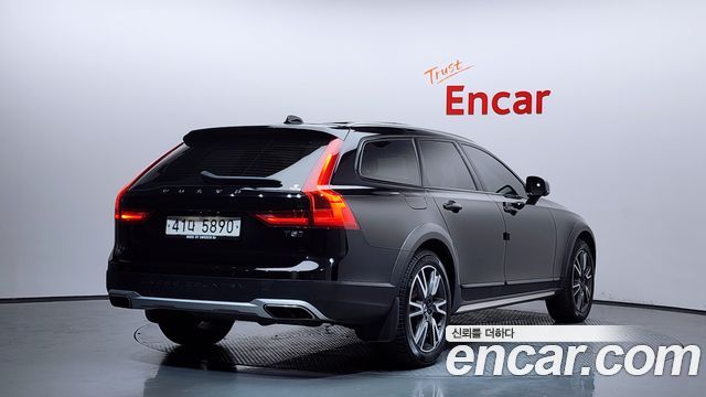 Volvo V90 Cross Country T5 Pro AWD 2019 — фото 2