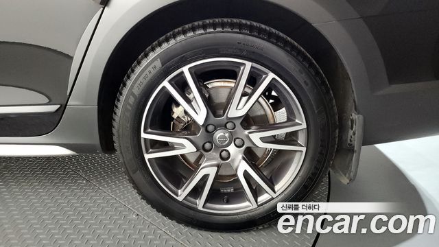 Volvo V90 Cross Country T5 Pro AWD 2019 — фото 21