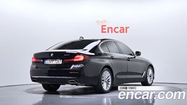 BMW 5 Series (G30) 520i Luxury 2023 — фото 2