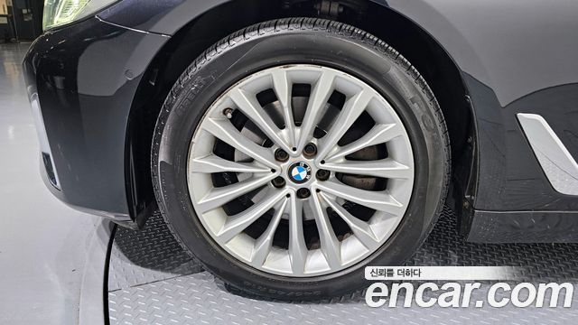 BMW 5 Series (G30) 520i Luxury 2023 — фото 5