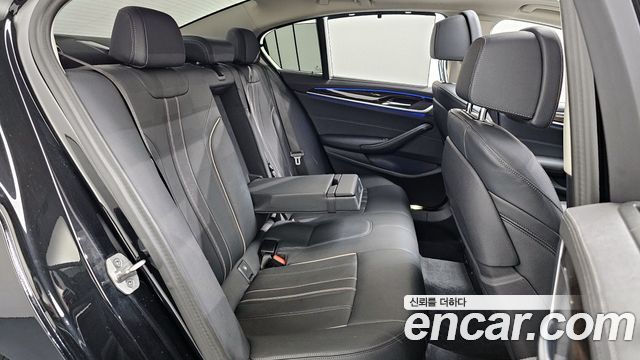 BMW 5 Series (G30) 520i Luxury 2023 — фото 12