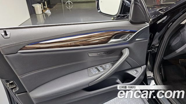 BMW 5 Series (G30) 520i Luxury 2023 — фото 24