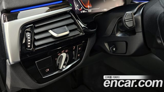 BMW 5 Series (G30) 520i Luxury 2023 — фото 29
