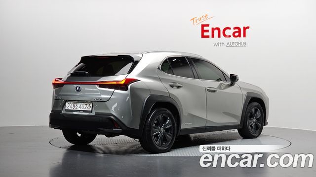 Lexus UX250h 2.0 2WD 2020 — фото 2