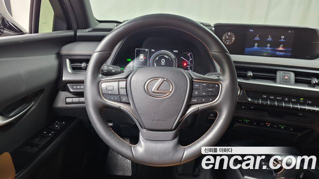 Lexus UX250h 2.0 2WD 2020 — фото 13