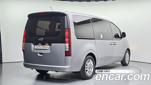 Hyundai Staria Tourer 9-Seater Modern 2023 — фото 2