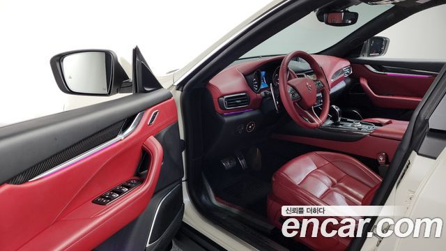 Maserati Levante 3.0 AWD GranSport 2018 — фото 10