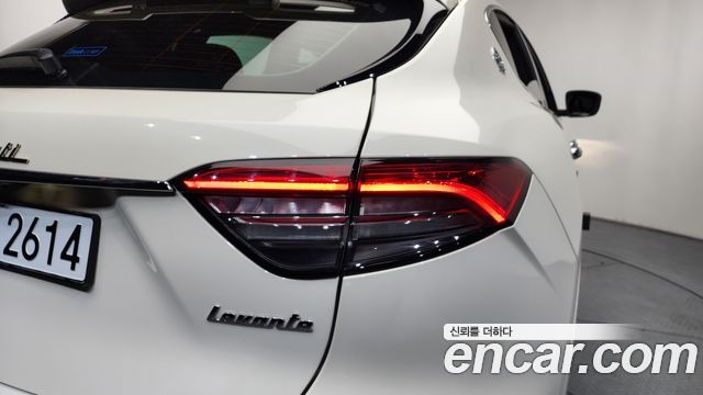 Maserati Levante 3.0 AWD GranSport 2018 — фото 23