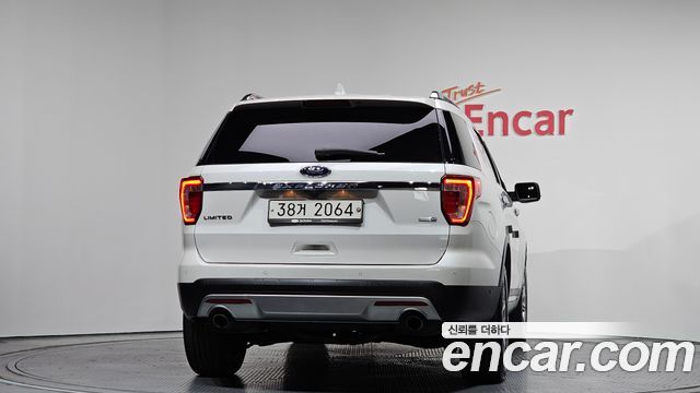 Ford Explorer 2.3 Limited 4WD 5th 2017 — фото 4