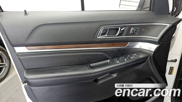 Ford Explorer 2.3 Limited 4WD 5th 2017 — фото 24