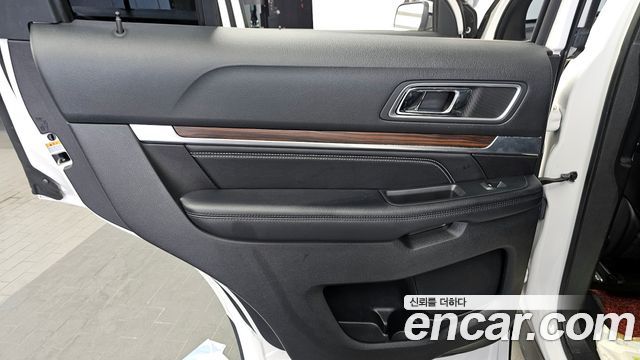Ford Explorer 2.3 Limited 4WD 5th 2017 — фото 25