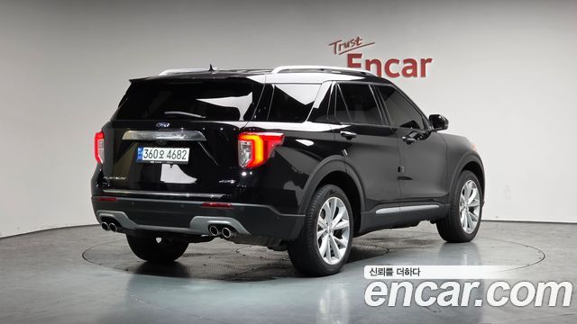Ford Explorer (VI) 3.0 Platinum 4WD 2022 — фото 2