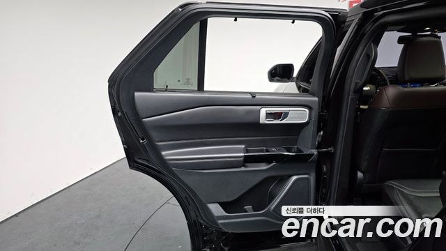 Ford Explorer (VI) 3.0 Platinum 4WD 2022 — фото 25
