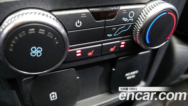 Ford Explorer (VI) 3.0 Platinum 4WD 2022 — фото 31
