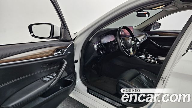 BMW 5 Series (G30) 530i xDrive Luxury 2023 — фото 10