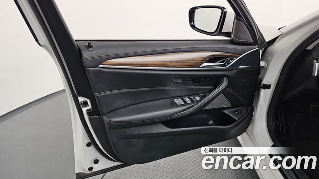 BMW 5 Series (G30) 530i xDrive Luxury 2023 — фото 24