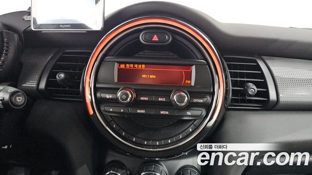 MINI Cooper Standard Third Generation 2017 — фото 14