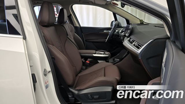 BMW 2 Series Active Tourer (U06) 220i Luxury 2024 — фото 26