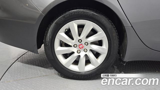 Jaguar XF (X260) 25t Prestige 2016 — фото 5