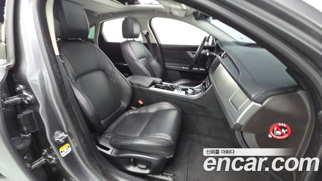 Jaguar XF (X260) 25t Prestige 2016 — фото 11