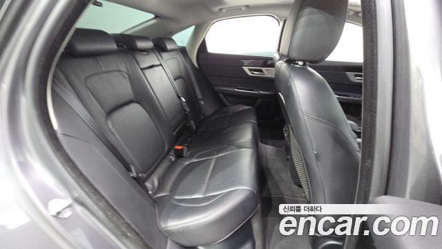 Jaguar XF (X260) 25t Prestige 2016 — фото 12
