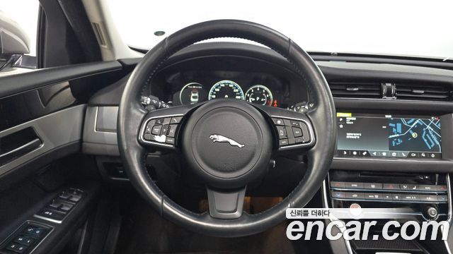 Jaguar XF (X260) 25t Prestige 2016 — фото 13