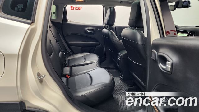Jeep Compass (II) 2.4 Limitied AWD 2019 — фото 15
