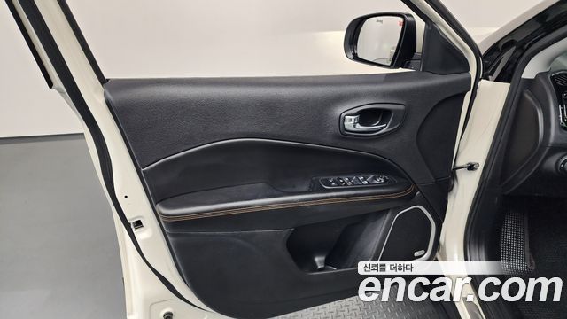 Jeep Compass (II) 2.4 Limitied AWD 2019 — фото 30