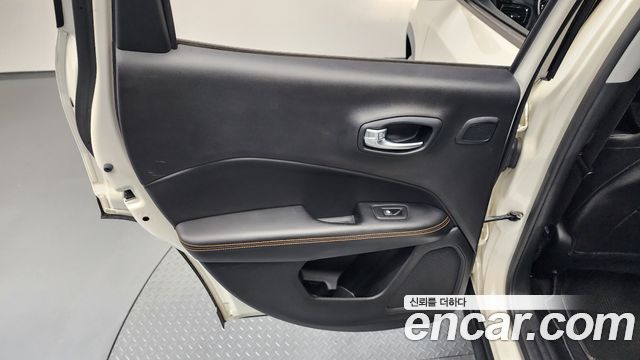Jeep Compass (II) 2.4 Limitied AWD 2019 — фото 31