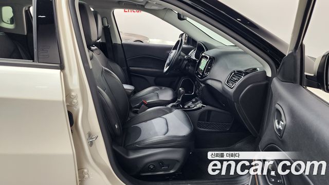 Jeep Compass (II) 2.4 Limitied AWD 2019 — фото 32