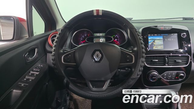 Renault Korea Clio Intens 2018 — фото 12