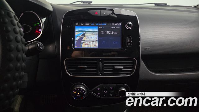 Renault Korea Clio Intens 2018 — фото 13