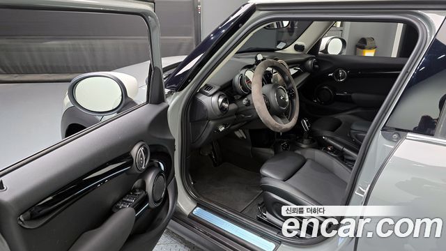 MINI Cooper 5Door Classic Third Generation 2022 — фото 10
