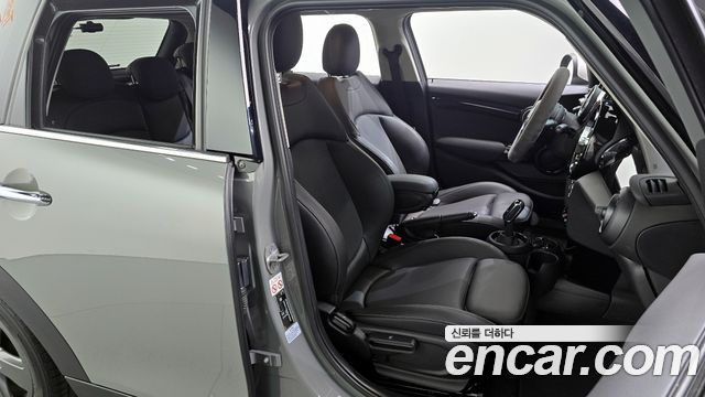 MINI Cooper 5Door Classic Third Generation 2022 — фото 12