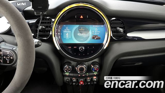 MINI Cooper 5Door Classic Third Generation 2022 — фото 20