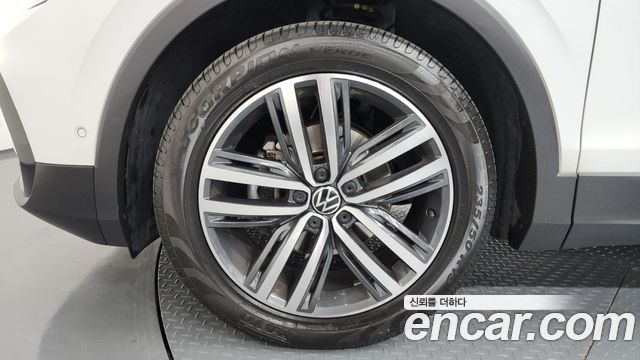 Volkswagen Tiguan (II) 2.0 TDI Prestige 2023 — фото 5