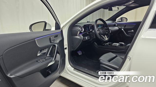 Mercedes-Benz A-Class (W177) A220 Hatchback 2023 — фото 10