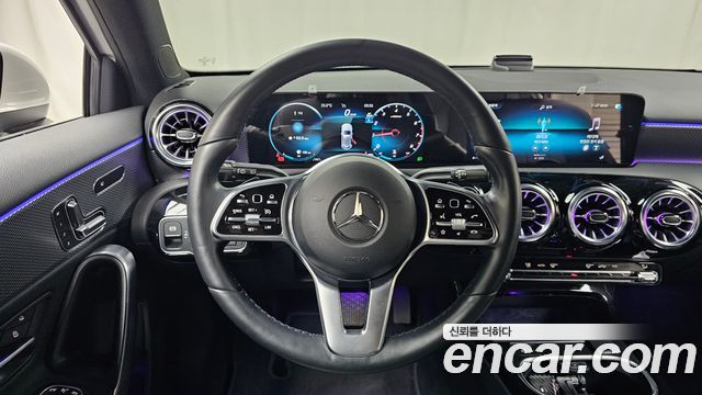 Mercedes-Benz A-Class (W177) A220 Hatchback 2023 — фото 12