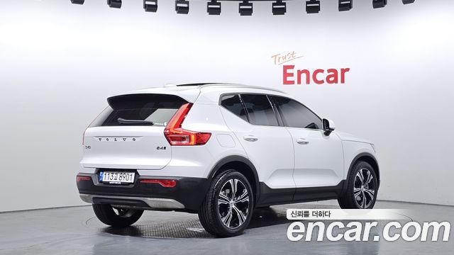 Volvo XC40 B4 Inscription 2021 — фото 2