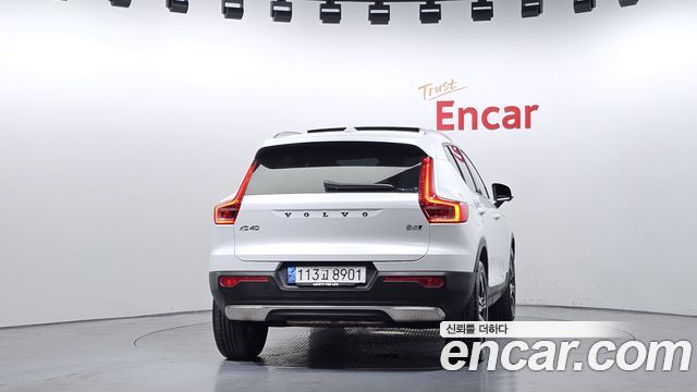 Volvo XC40 B4 Inscription 2021 — фото 4