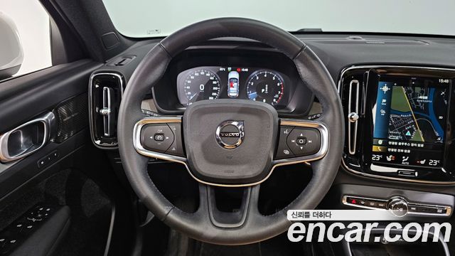 Volvo XC40 B4 Inscription 2021 — фото 17