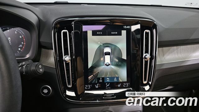 Volvo XC40 B4 Inscription 2021 — фото 18