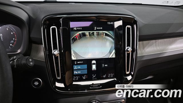 Volvo XC40 B4 Inscription 2021 — фото 19